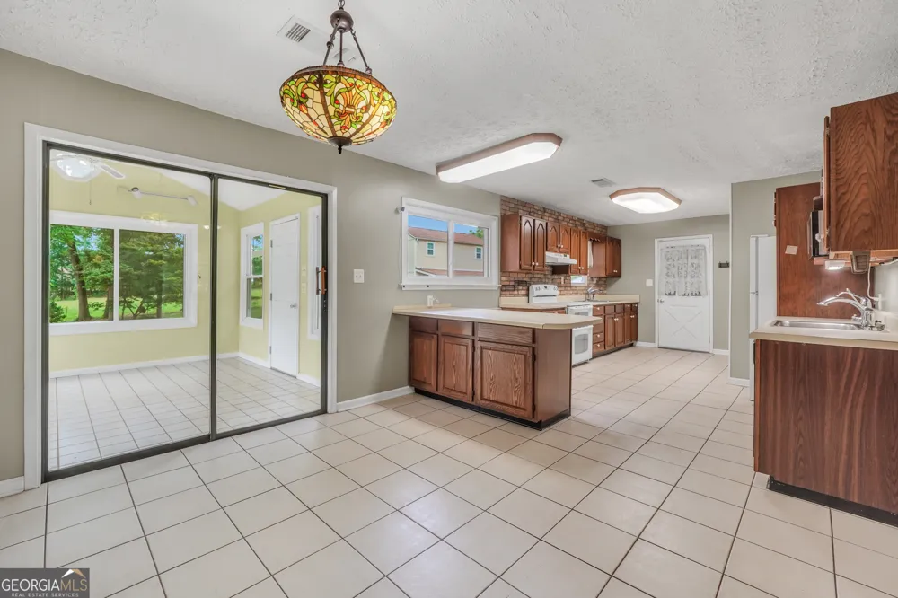 122 E Knight RD McDonough, GA 30252