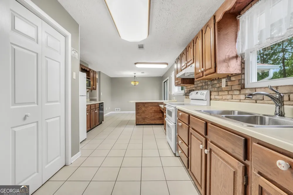 122 E Knight RD McDonough, GA 30252