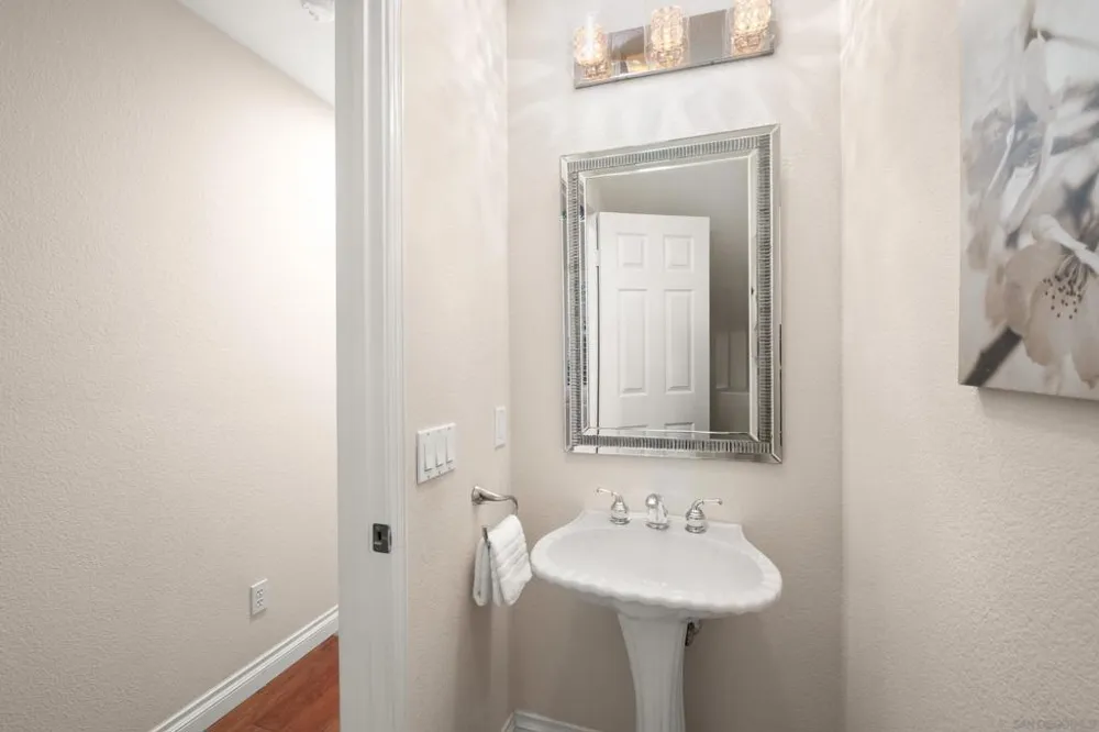 6442 Kinglet Way Carlsbad, CA 92011
