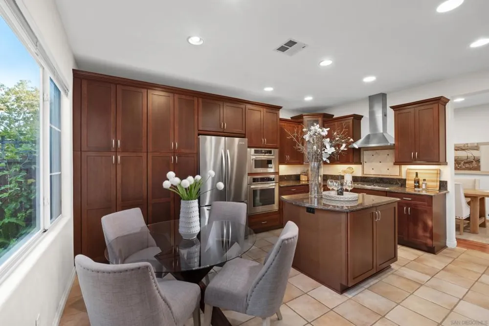 6442 Kinglet Way Carlsbad, CA 92011