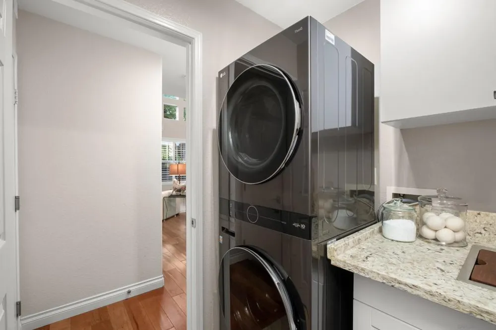6442 Kinglet Way Carlsbad, CA 92011
