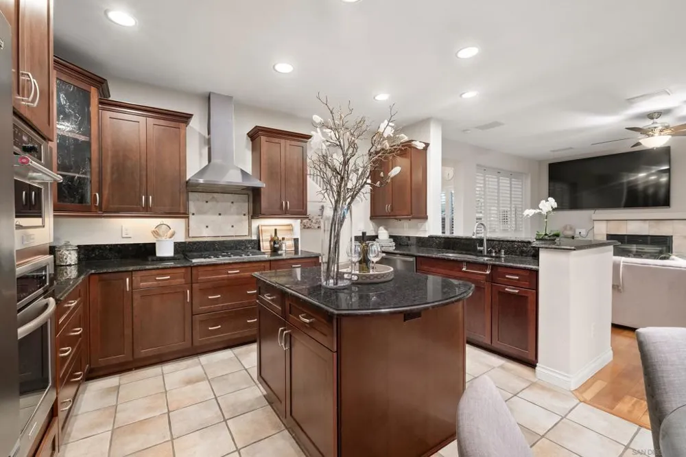 6442 Kinglet Way Carlsbad, CA 92011