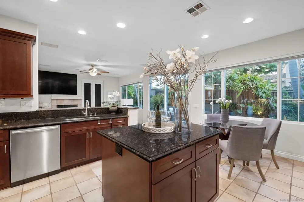 6442 Kinglet Way Carlsbad, CA 92011