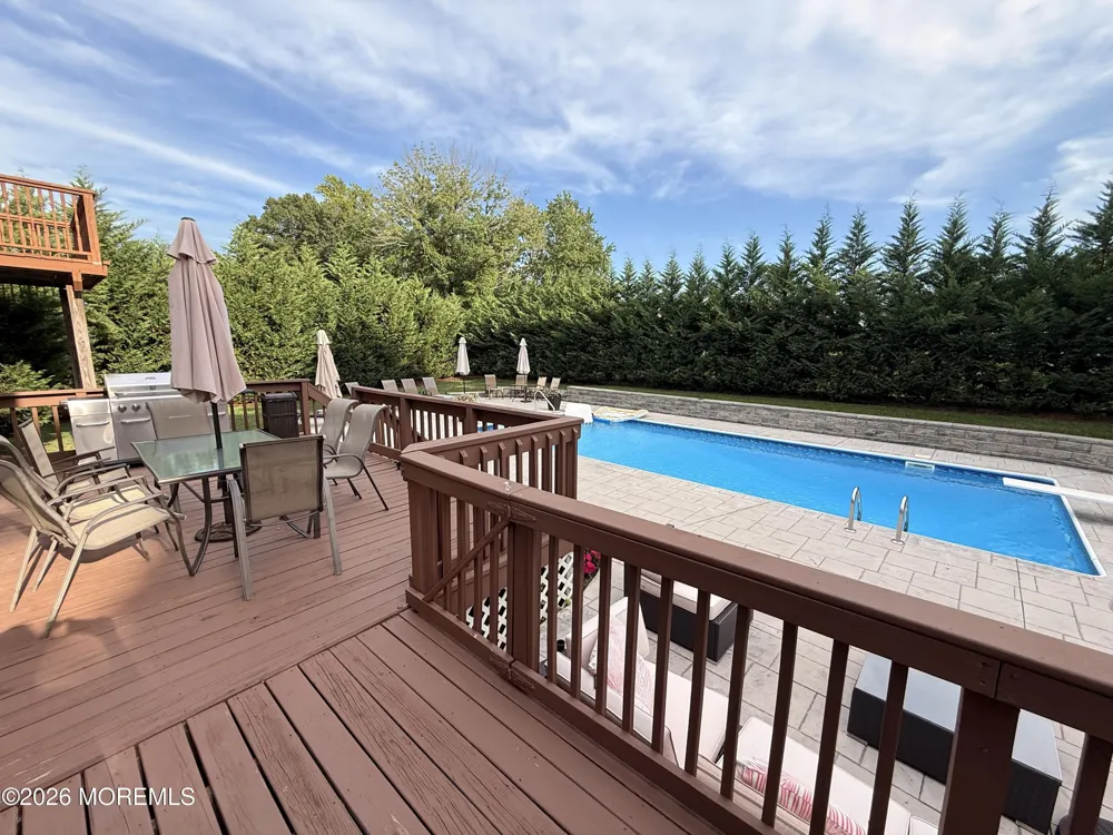 7 Carole Drive Oakhurst, NJ 07755