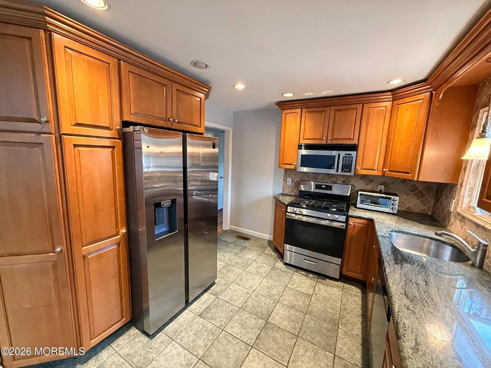 7 Carole Drive Oakhurst, NJ 07755