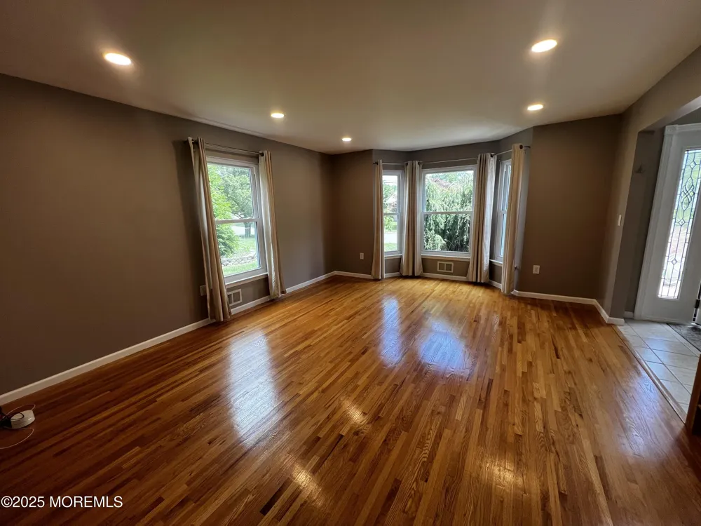 1624 Melville Street Oakhurst, NJ 07755