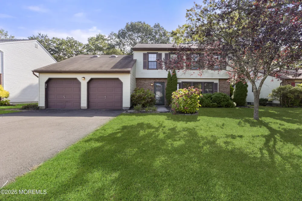13 Laurel Crest Drive Howell, NJ 07731