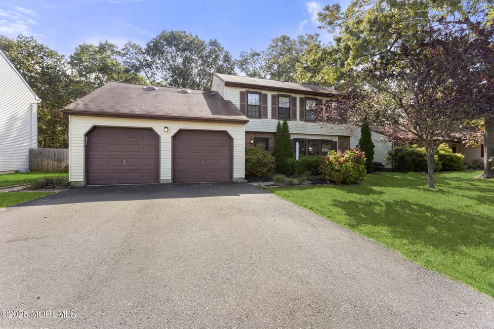 13 Laurel Crest Drive Howell, NJ 07731