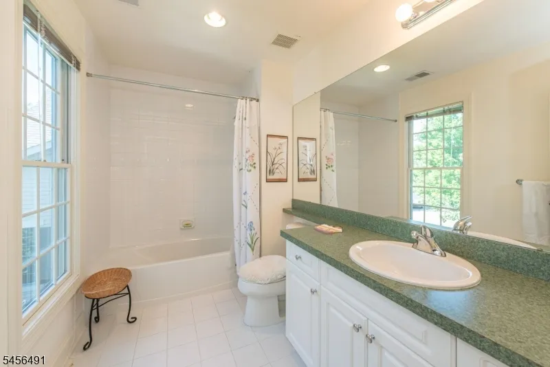75 Schindler Way Fairfield, NJ 07004
