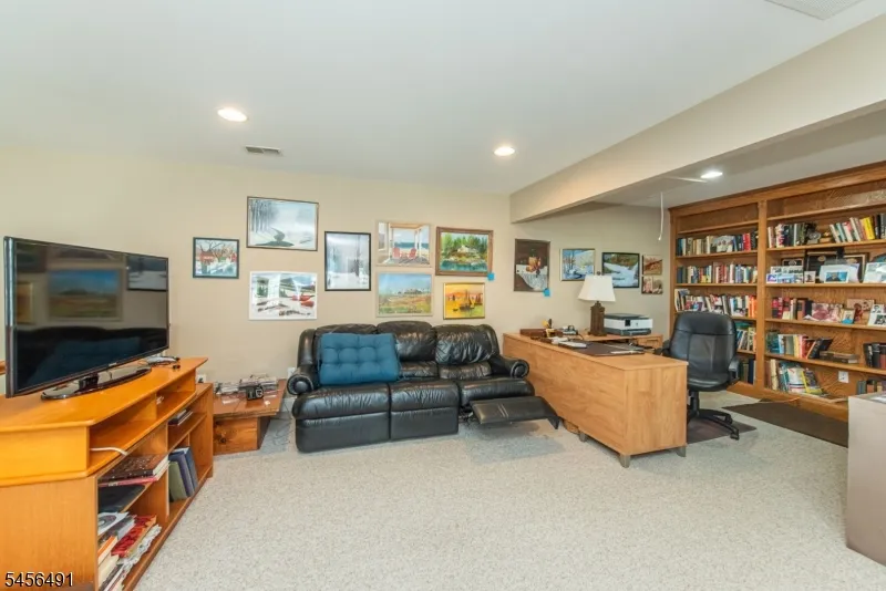 75 Schindler Way Fairfield, NJ 07004