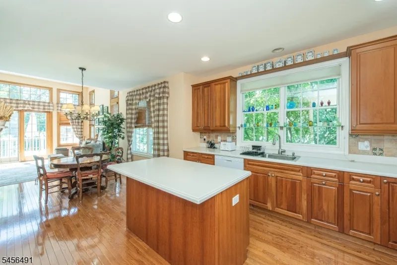 75 Schindler Way Fairfield, NJ 07004
