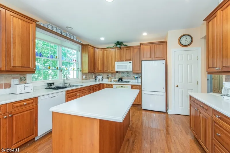 75 Schindler Way Fairfield, NJ 07004