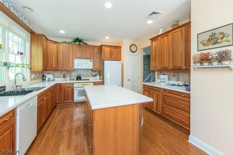 75 Schindler Way Fairfield, NJ 07004