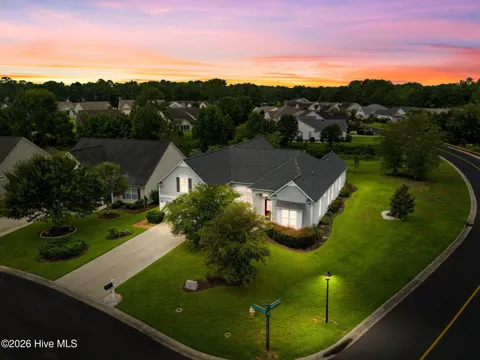 699 Bullrush Court NW