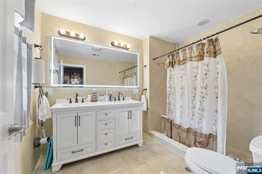 238 Monroe Avenue Paramus, NJ 07652