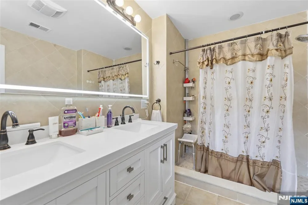 238 Monroe Avenue Paramus, NJ 07652