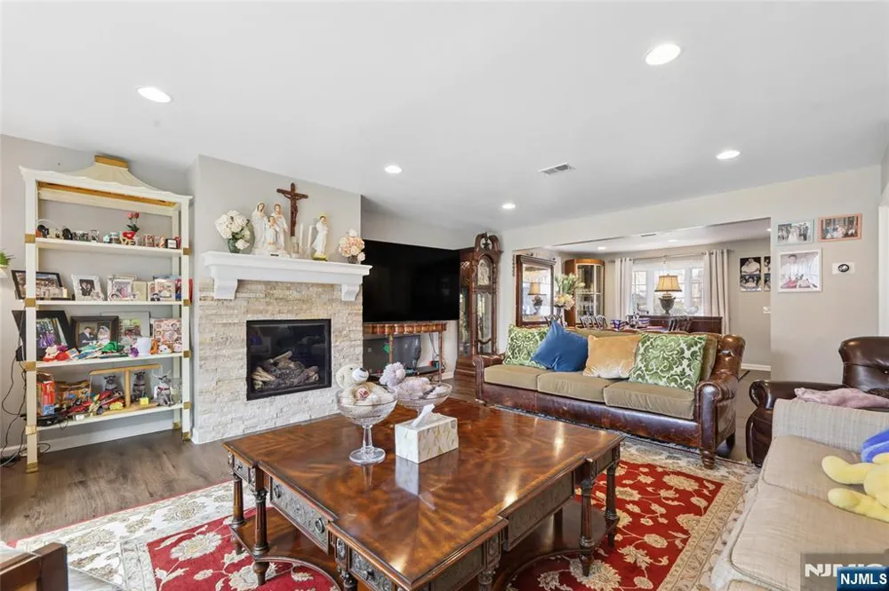 238 Monroe Avenue Paramus, NJ 07652