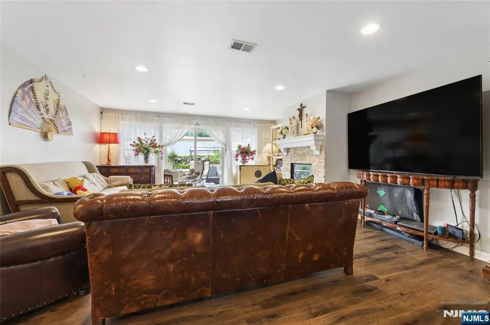 238 Monroe Avenue Paramus, NJ 07652
