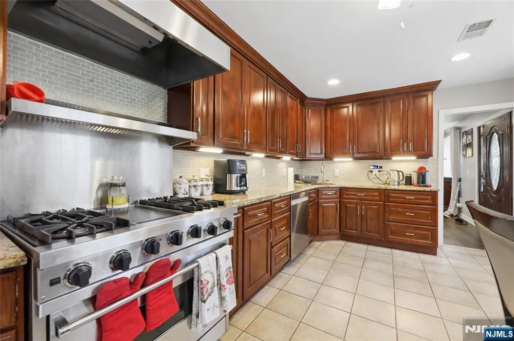 238 Monroe Avenue Paramus, NJ 07652