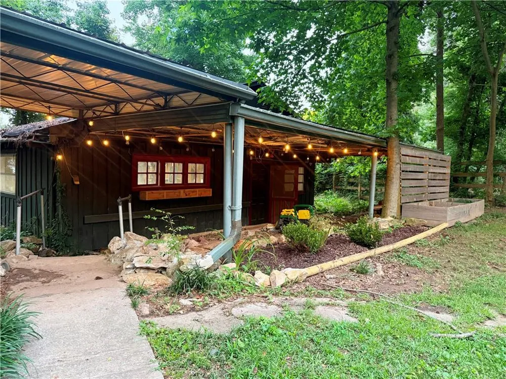 1581 Lost Mountain Road Powder Springs, GA 30127