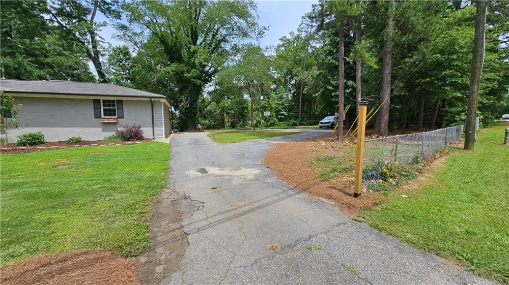 1581 Lost Mountain Road Powder Springs, GA 30127