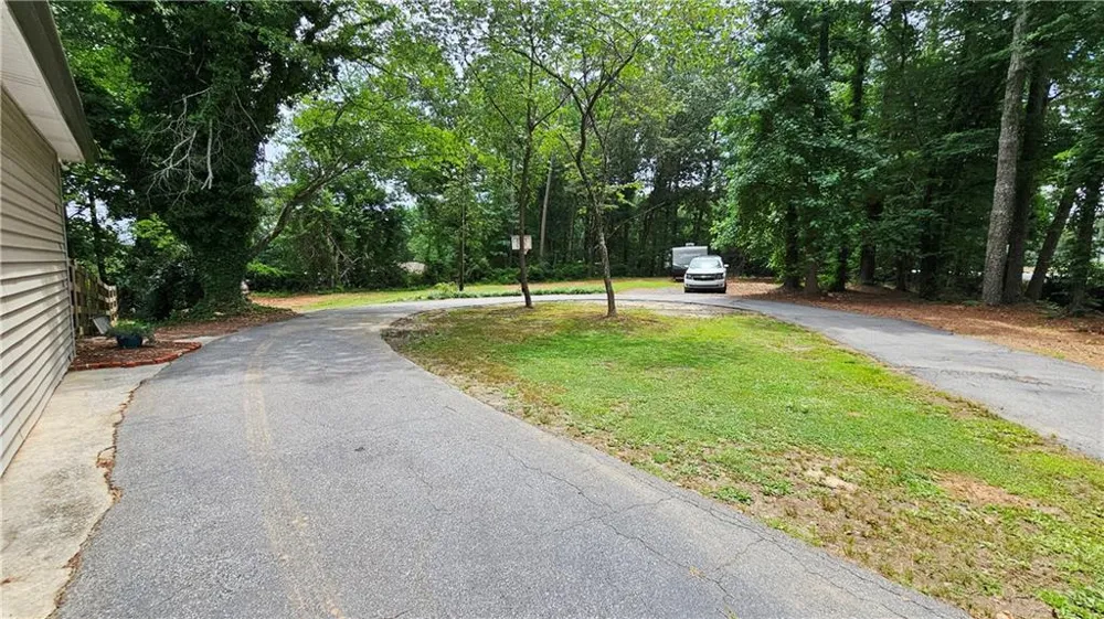 1581 Lost Mountain Road Powder Springs, GA 30127