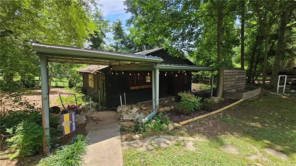 1581 Lost Mountain Road Powder Springs, GA 30127