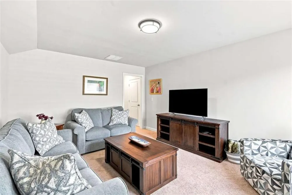 252 Saratoga Drive Acworth, GA 30102
