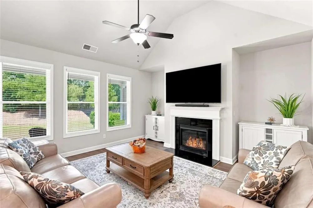 252 Saratoga Drive Acworth, GA 30102