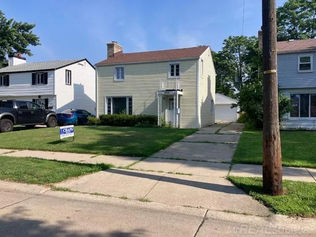 8641 Harding Street Center Line City, MI 48015