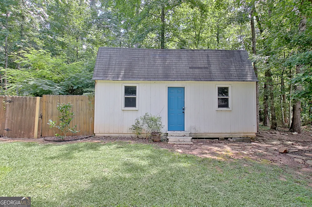 1359 Fischer RD Sharpsburg, GA 30277
