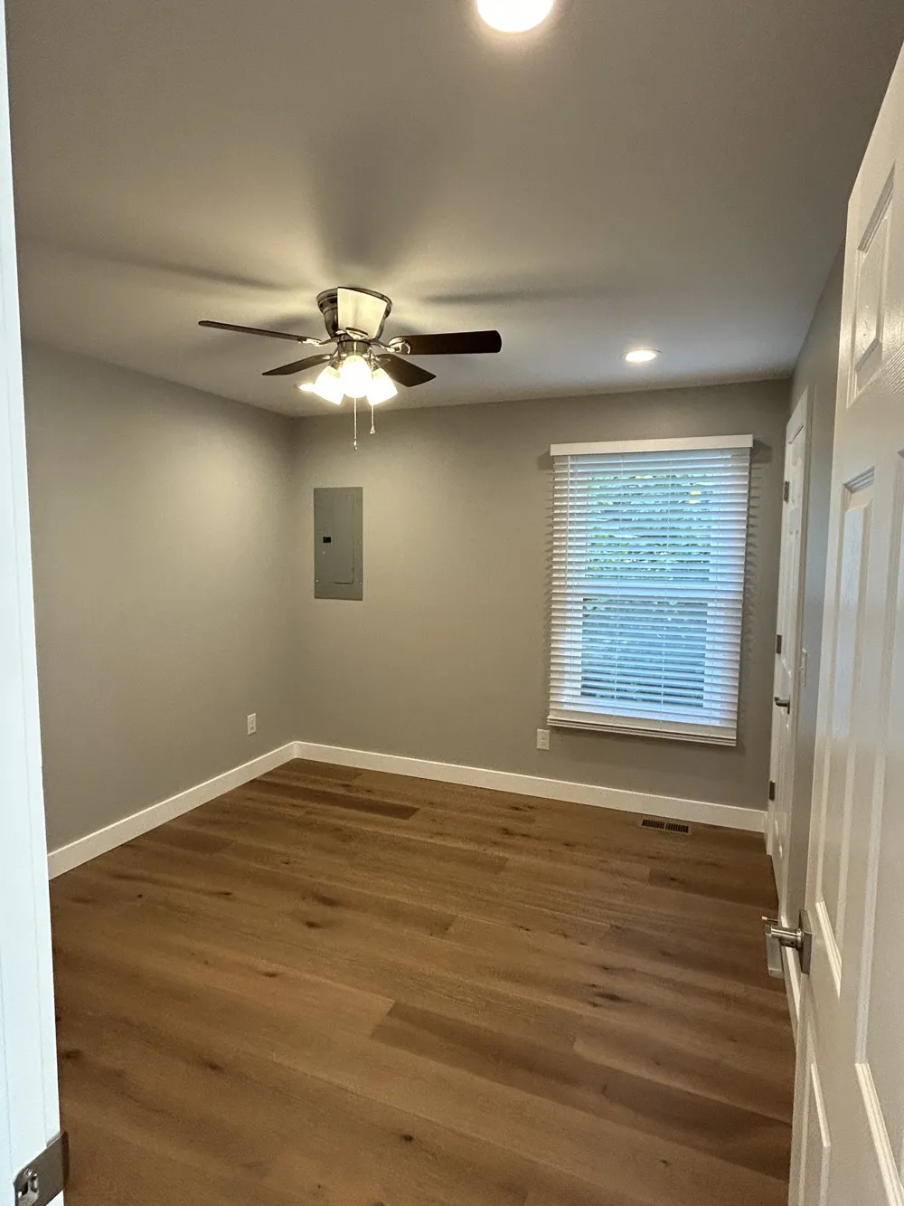806 Cedarcrest Ave Madison, TN 37115