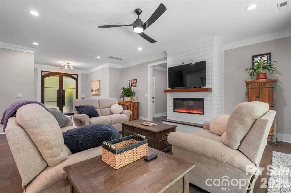5046 Woodwinds Drive NE Hickory, NC 28601