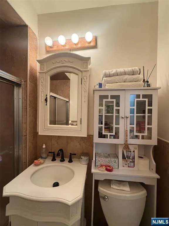16 Hazel Place Irvington, NJ 07111