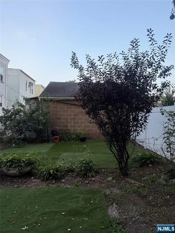 16 Hazel Place Irvington, NJ 07111