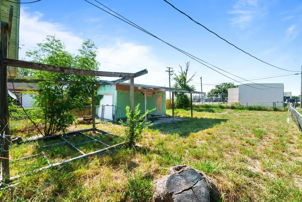 212 E Avenue B Robstown, TX 78380