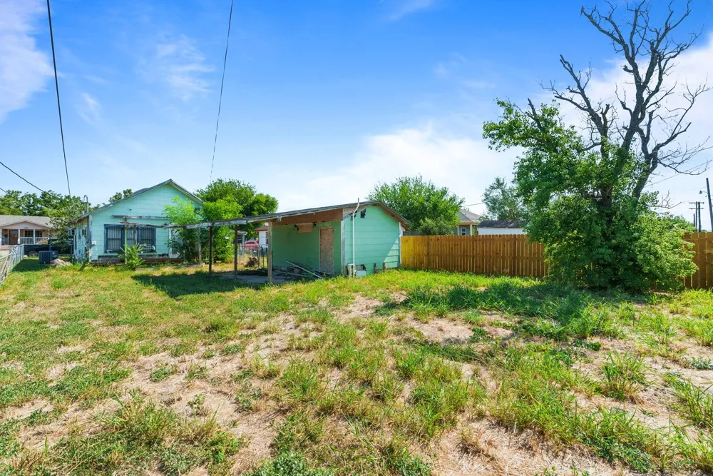212 E Avenue B Robstown, TX 78380