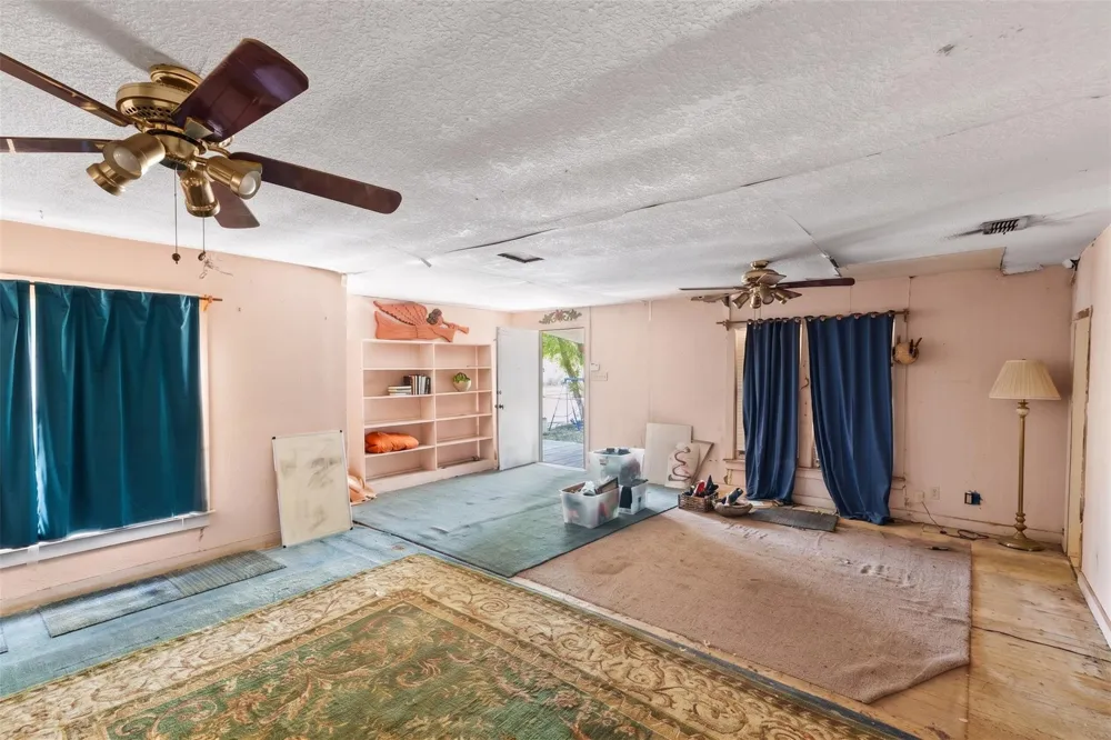 212 E Avenue B Robstown, TX 78380
