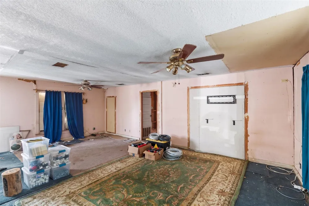 212 E Avenue B Robstown, TX 78380