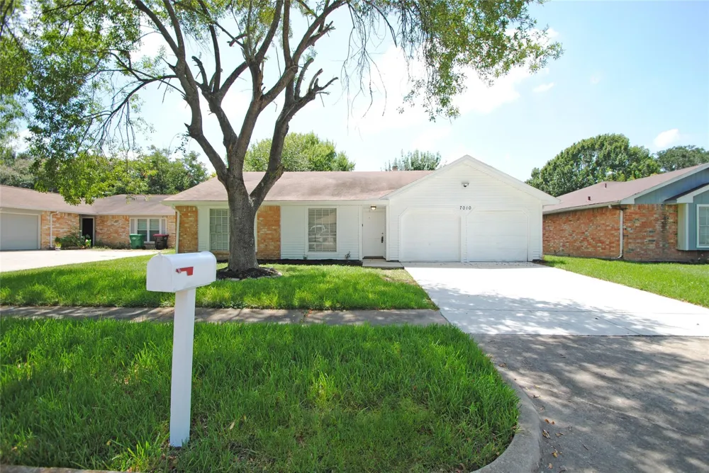 7010 Tara Drive Richmond, TX 77469