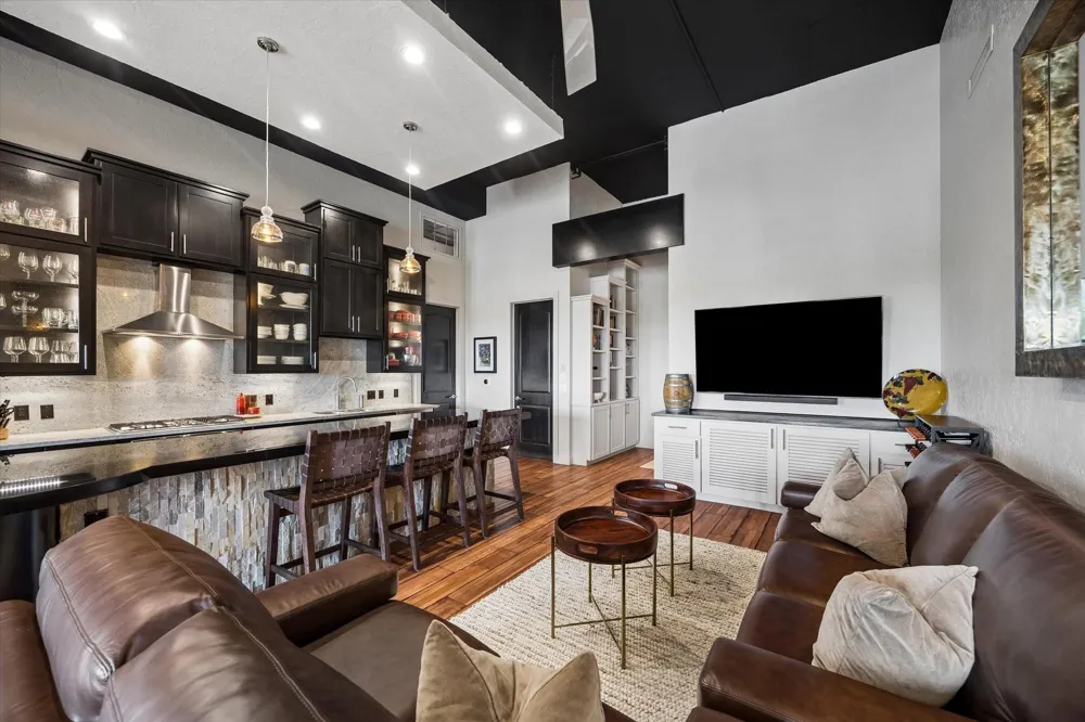 1111 Studewood Street #609 Houston, TX 77008