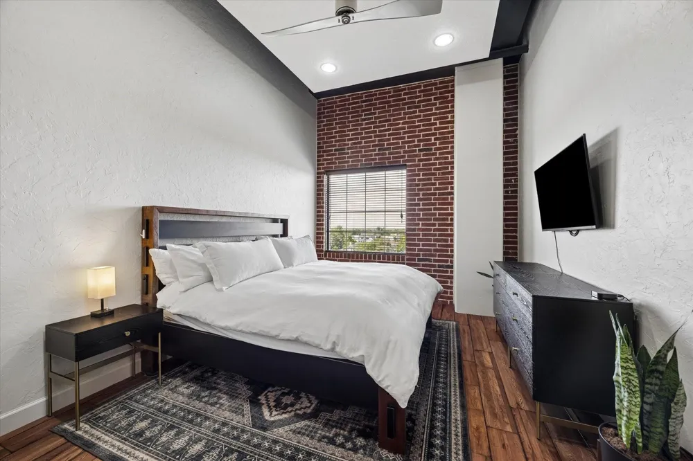 1111 Studewood Street #609 Houston, TX 77008