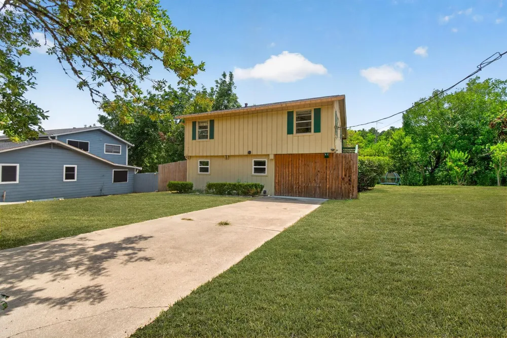 190 White Oak Circle Point Blank, TX 77364
