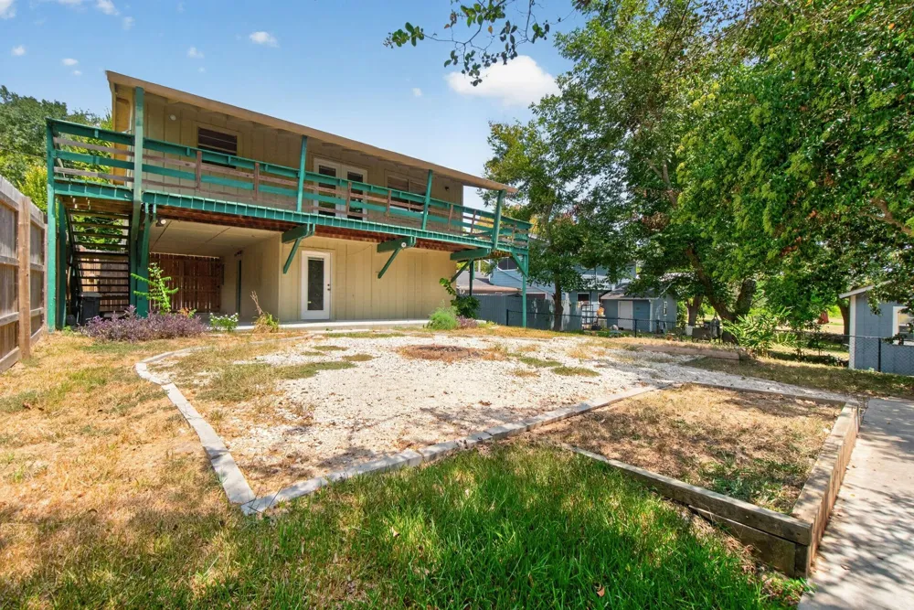 190 White Oak Circle Point Blank, TX 77364