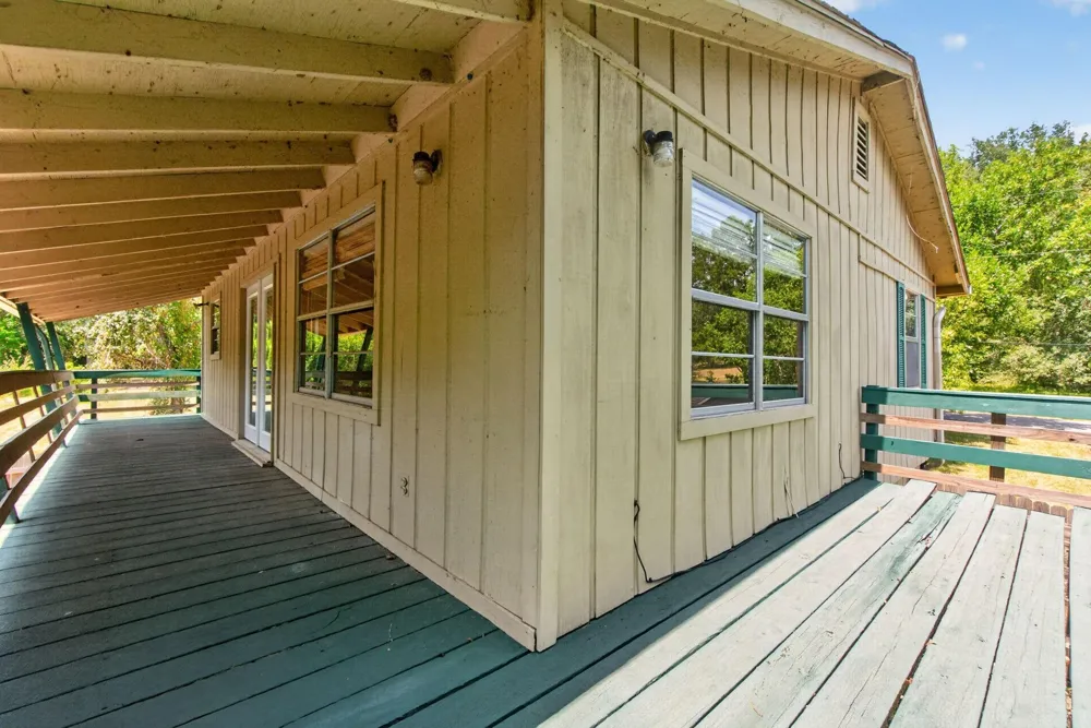 190 White Oak Circle Point Blank, TX 77364