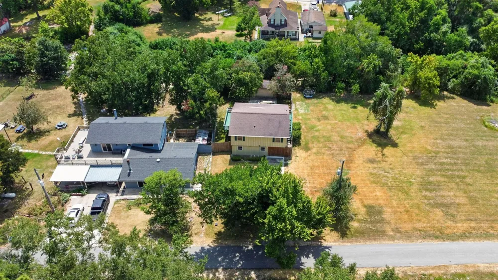 190 White Oak Circle Point Blank, TX 77364