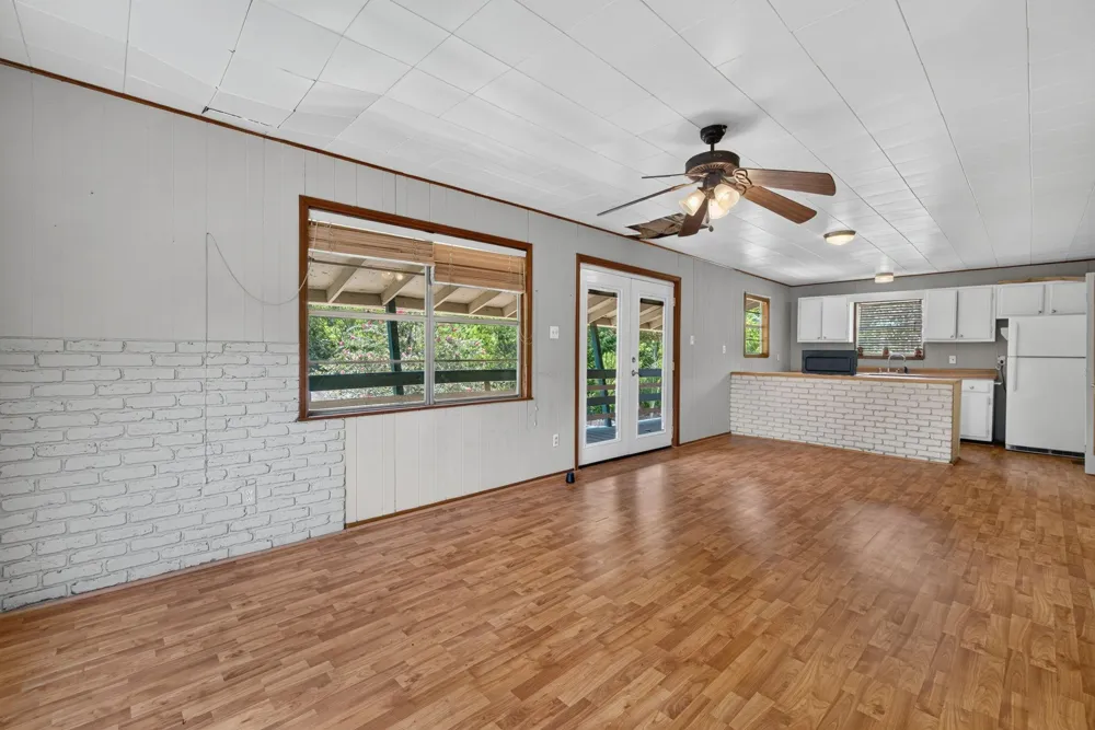 190 White Oak Circle Point Blank, TX 77364
