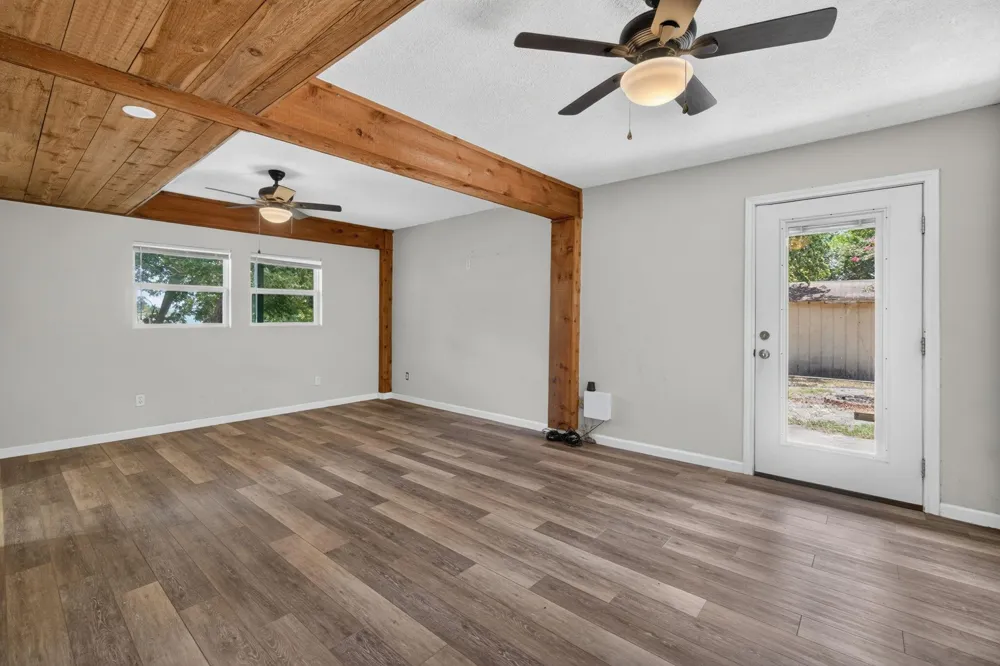 190 White Oak Circle Point Blank, TX 77364