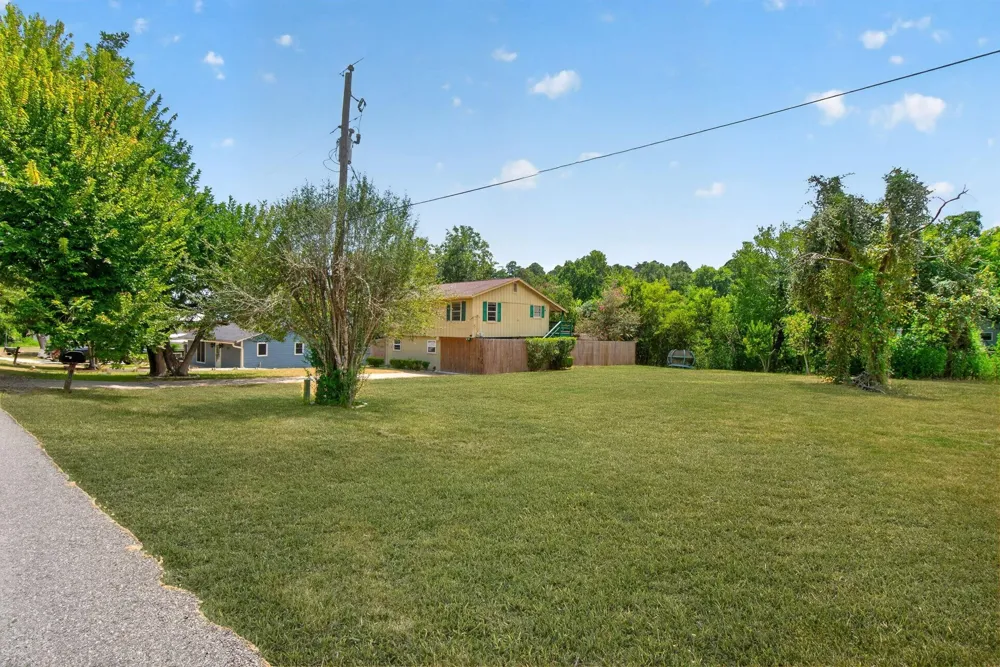 190 White Oak Circle Point Blank, TX 77364