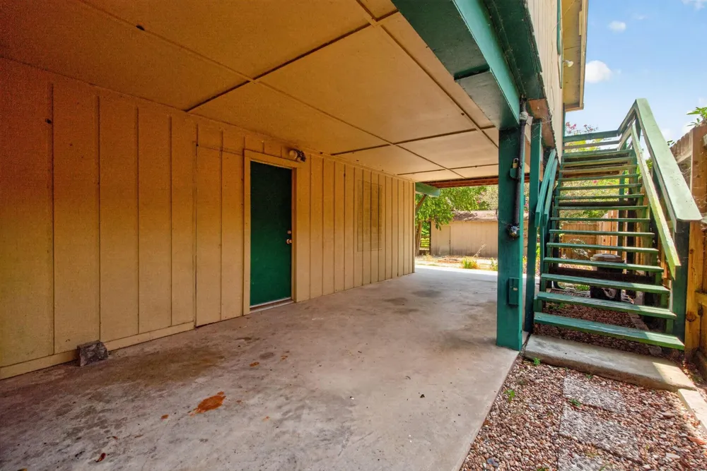 190 White Oak Circle Point Blank, TX 77364
